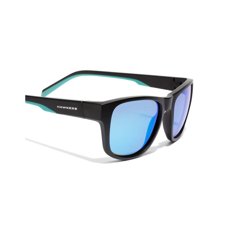 HAWKERS Lunettes De Soleil Pour Homme Et Femme BLACK CLEAR BLUE POLARIZED - OWENS 7 HAWKERS Lunettes De Soleil Pour Homme Et Femme BLACK CLEAR BLUE POLARIZED - OWENS – Image 5