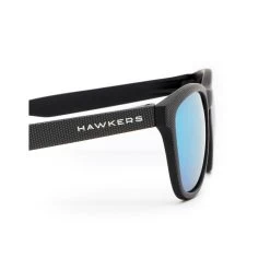 HAWKERS Lunettes De Soleil Pour Homme Et Femme POLARIZED ONE CARBON Blue Chrome 12 HAWKERS Lunettes De Soleil Pour Homme Et Femme POLARIZED ONE CARBON Blue Chrome -Équipement De Surf lunettes de soleil pour homme et femme polarized one carbon blue chrome 4